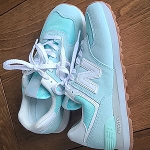 Mint retro New Balance sneakers